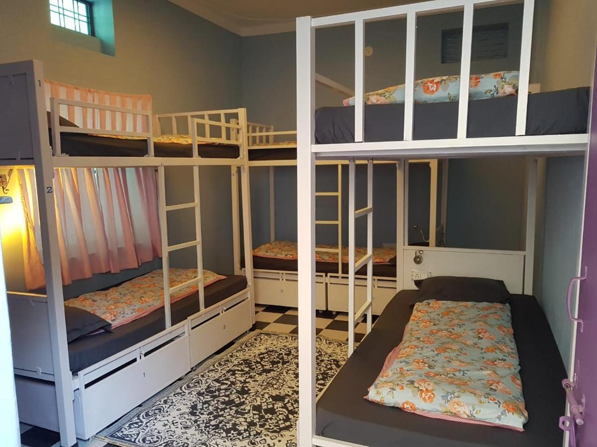 Gypsy Child Lake Hostel Udaipur Bagian luar foto
