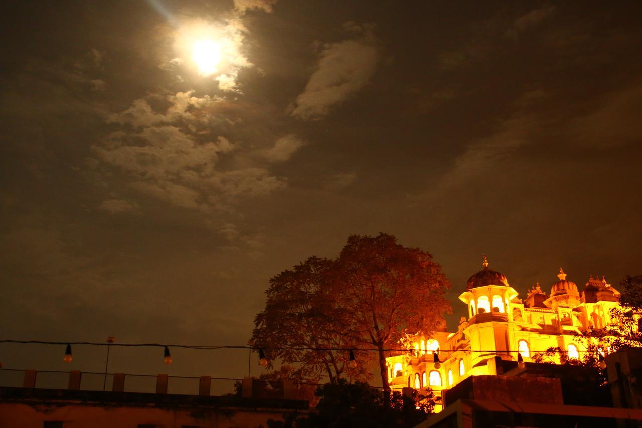 Gypsy Child Lake Hostel Udaipur Bagian luar foto