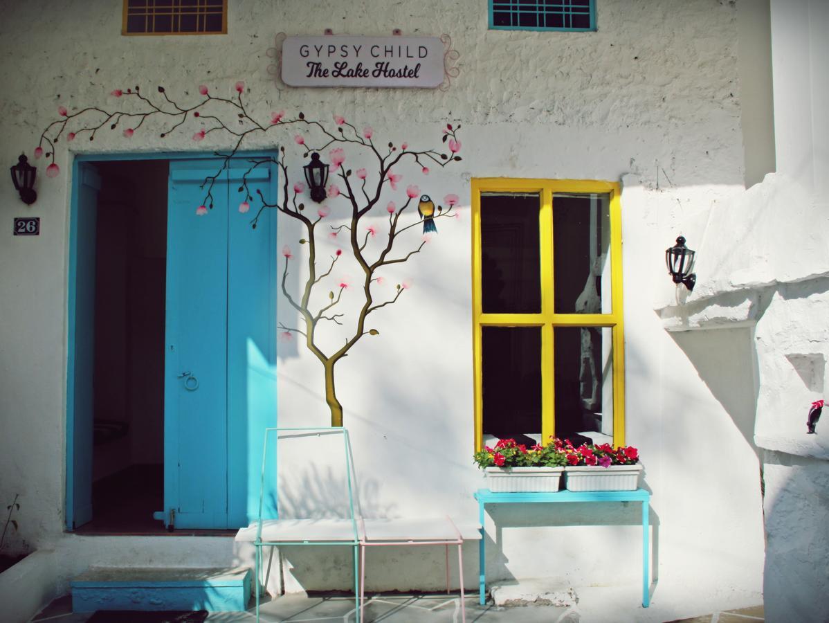 Gypsy Child Lake Hostel Udaipur Bagian luar foto