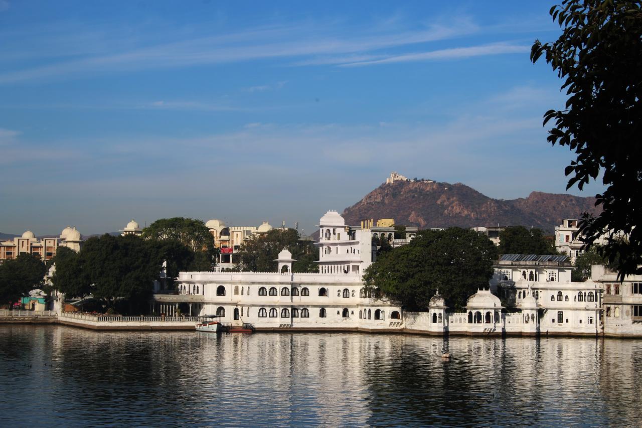 Gypsy Child Lake Hostel Udaipur Bagian luar foto