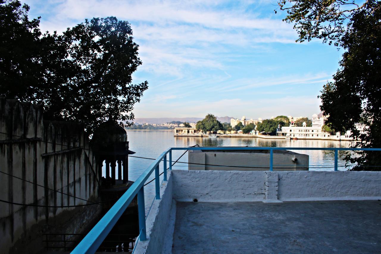 Gypsy Child Lake Hostel Udaipur Bagian luar foto