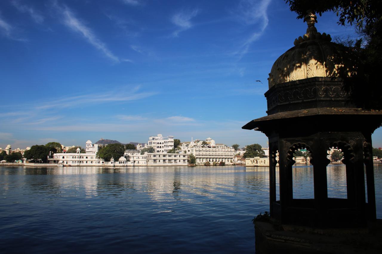 Gypsy Child Lake Hostel Udaipur Bagian luar foto