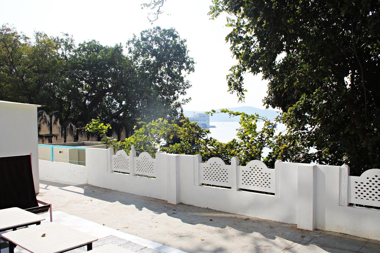 Gypsy Child Lake Hostel Udaipur Bagian luar foto
