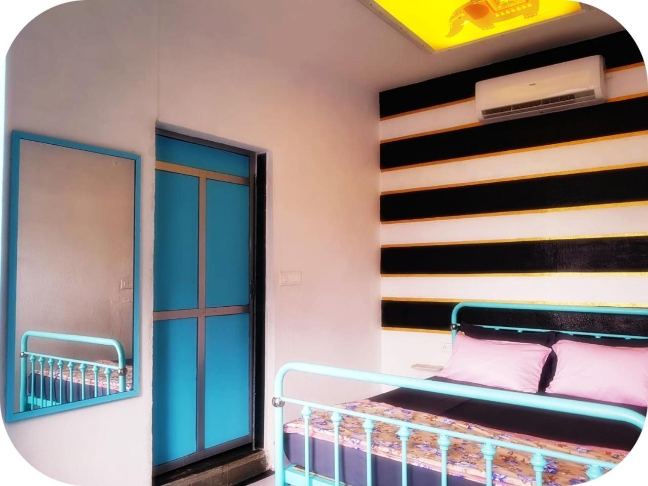 Gypsy Child Lake Hostel Udaipur Bagian luar foto