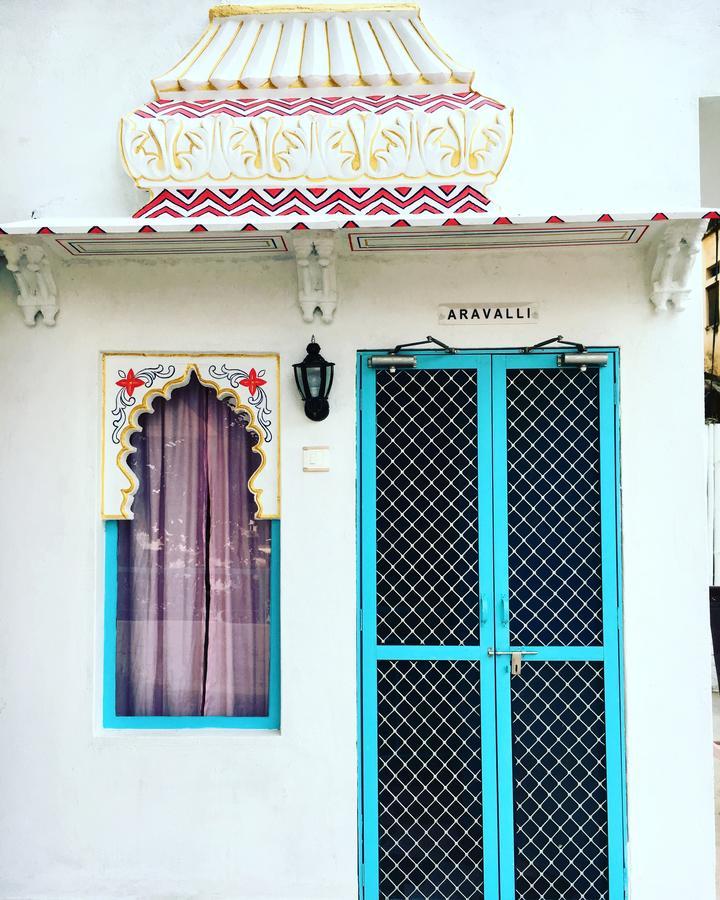 Gypsy Child Lake Hostel Udaipur Bagian luar foto