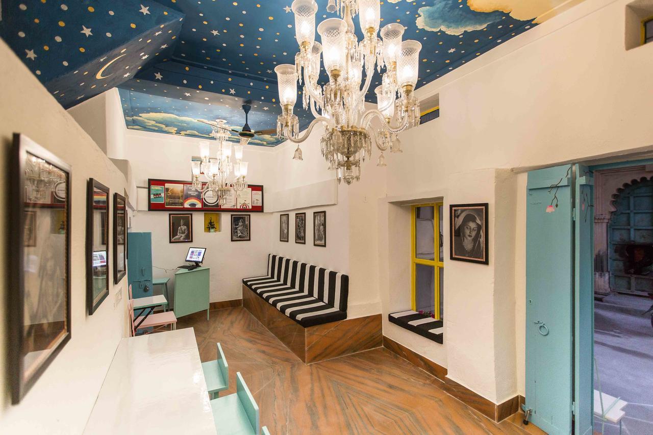 Gypsy Child Lake Hostel Udaipur Bagian luar foto
