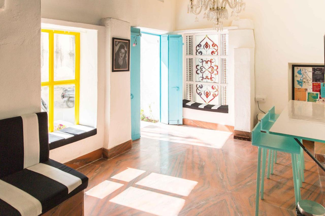 Gypsy Child Lake Hostel Udaipur Bagian luar foto