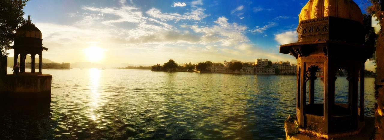 Gypsy Child Lake Hostel Udaipur Bagian luar foto
