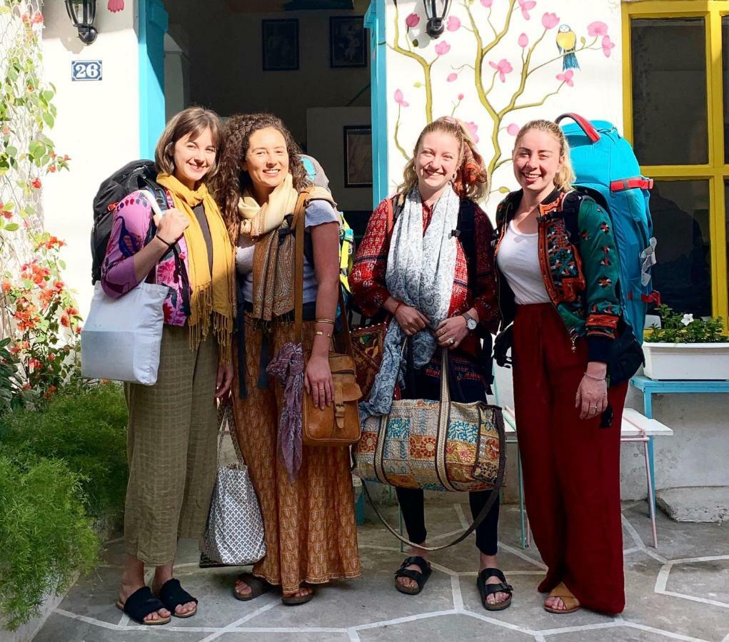 Gypsy Child Lake Hostel Udaipur Bagian luar foto