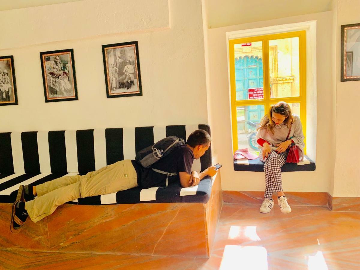 Gypsy Child Lake Hostel Udaipur Bagian luar foto