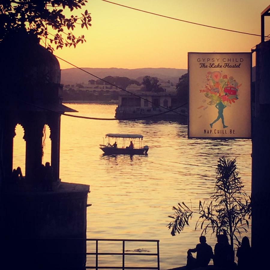 Gypsy Child Lake Hostel Udaipur Bagian luar foto