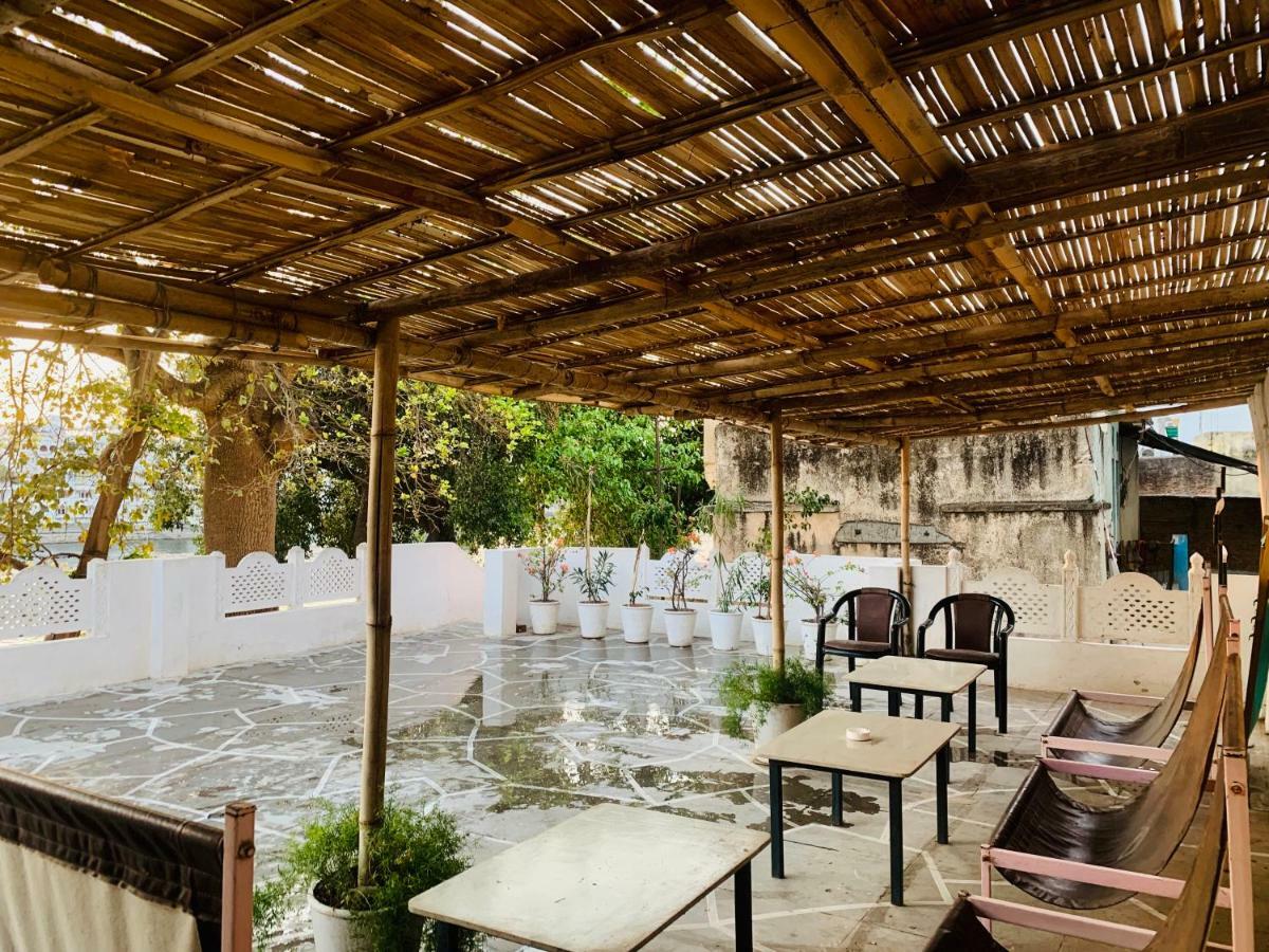 Gypsy Child Lake Hostel Udaipur Bagian luar foto